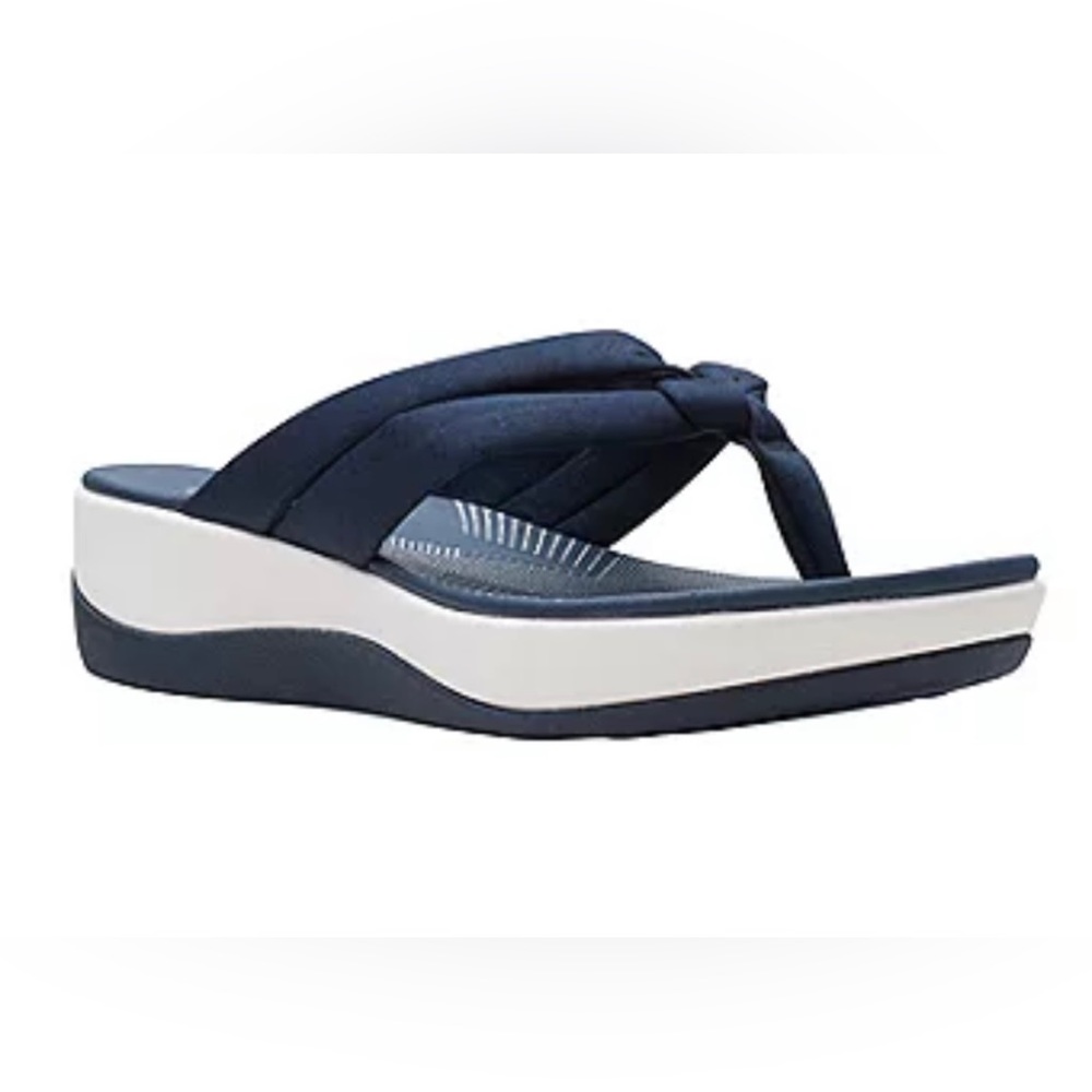 NWOT Clarks Cloudsteppers NAVY sandals in size 11W
